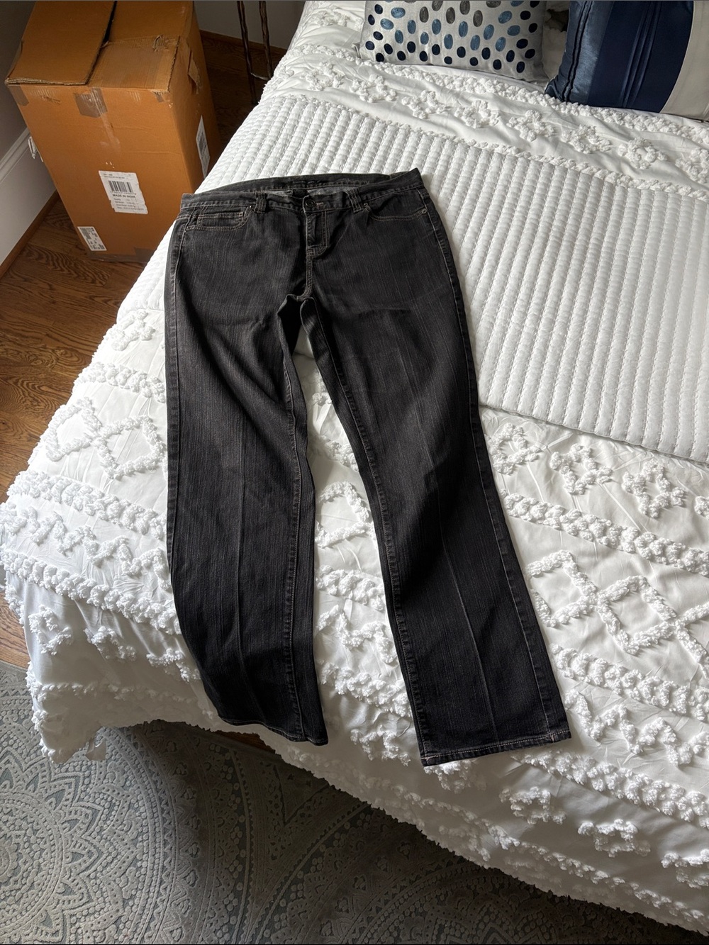Calvin Klein Jeans Straight Leg Jeans in Black Wash